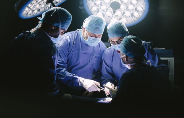 בת העיתונאי הבכיר חשפה: אבחון שגוי כמעט גרם למותי