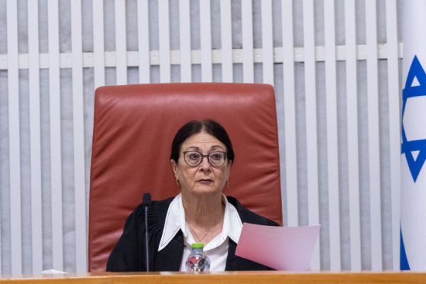 חיות נגד לוין: "זו תכנית לריסוק מערכת המשפט"