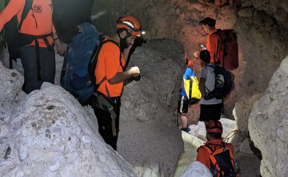 צפו: כך חולצו מטיילים שנתקעו בחושך בנחל דרגות
