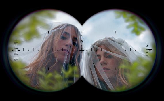 נהיה פה חם: האחיות שיחממו את כריסטינה אגילרה