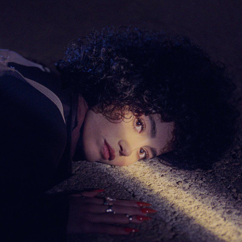 ליהי טולדנו בסינגל חדש: "החליפה האפורה"