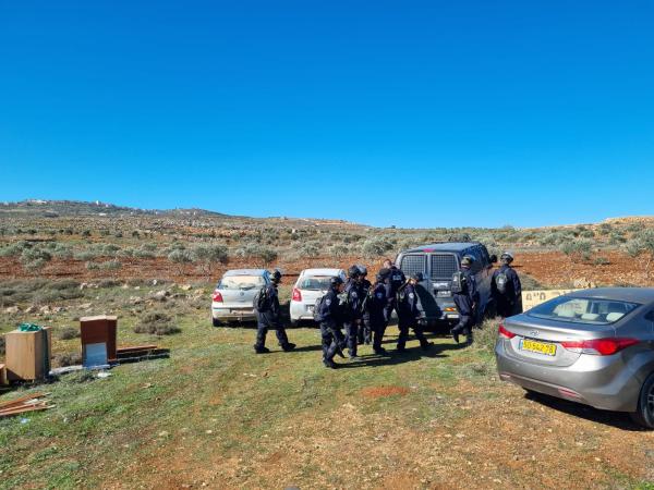 שעות לאחר העלייה לקרקע: המשטרה מפנה את המאחז