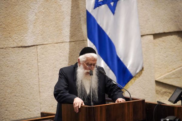 למה ההשבעה של מאיר פרוש  נדחתה למחר?