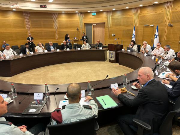 שר הביטחון גלנט נפגש עם ראשי רשויות ביו״ש
