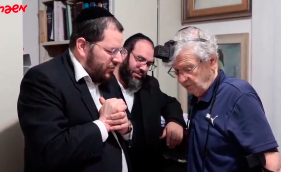 אהרון ברק והתפילין: "הדקה הכי מרגשת בכל שנותיי"