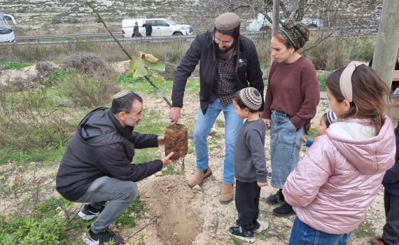 יעל שבח: "להכות שורשים באדמה זו התשובה לרצח"