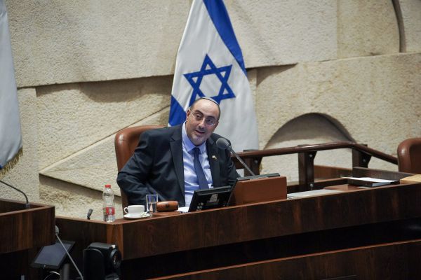 מועמד ראשון מהקואליציה החליט להסיר מועמדות