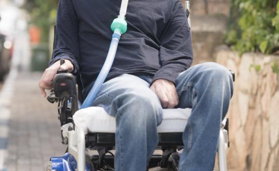 מחלת ה-ALS של שי לא מונעת ממנו להביא ילדים, ליצור ולרגש