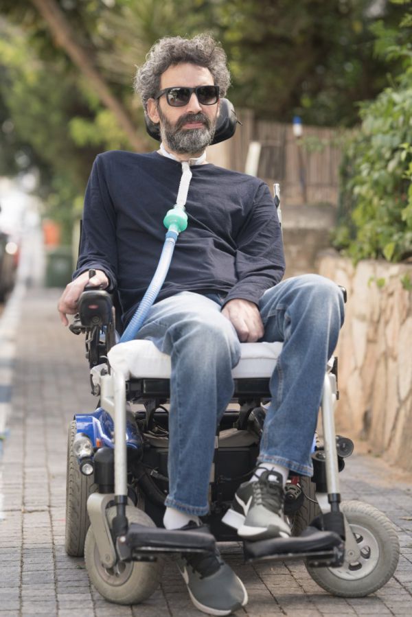 מחלת ה-ALS של שי לא מונעת ממנו להביא ילדים, ליצור ולרגש