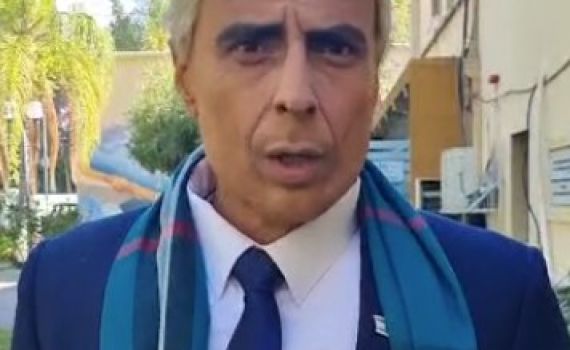 קורע: יאיר לפיד חוזר לארץ נהדרת