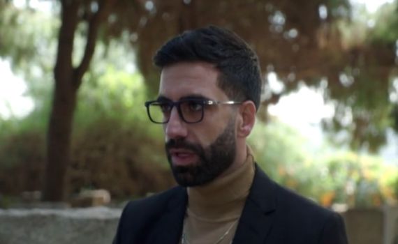 צפו: אליעד נחום מגיע לארץ נהדרת