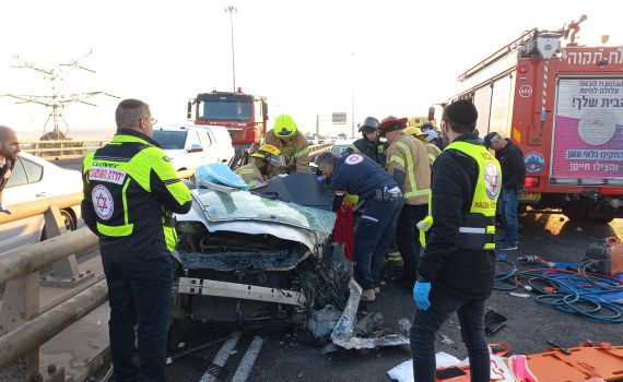 תאונה קשה בכביש 5 למזרח: 2 פצועים קשה
