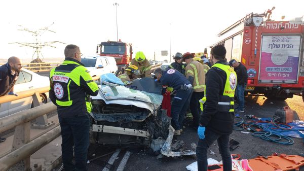 תאונה קשה בכביש 5 למזרח: 2 פצועים קשה