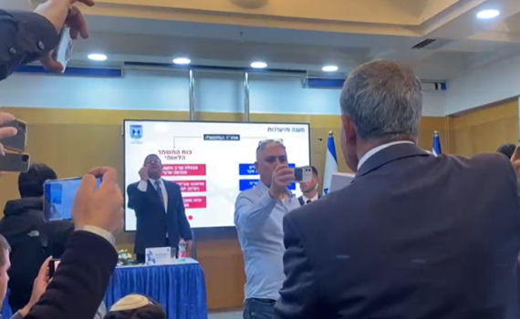 צפו: מיקי לוי פוצץ מסיבת עיתונאים של בן גביר