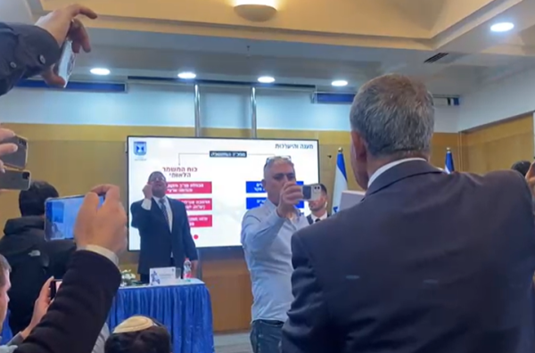 צפו: מיקי לוי פוצץ מסיבת עיתונאים של בן גביר