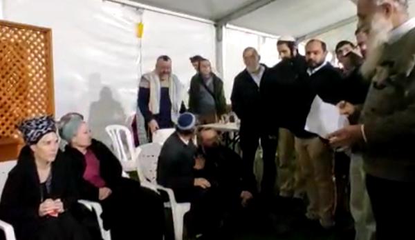 צפו: בני משפחתו של הרב דרוקמן זצ"ל קמים מהשבעה