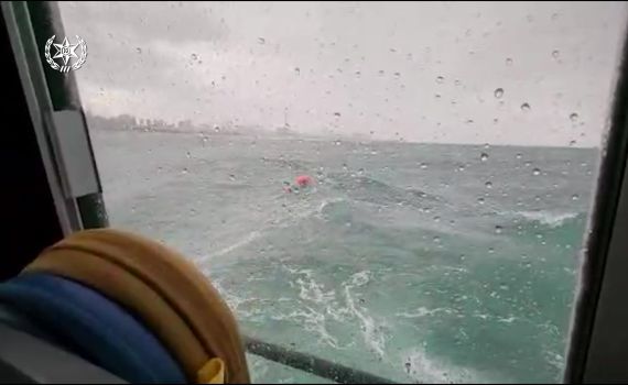 צפו בתיעוד: כך חולצו שחיינית וגולש מלב ים