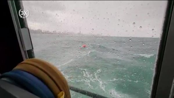 צפו בתיעוד: כך חולצו שחיינית וגולש מלב ים