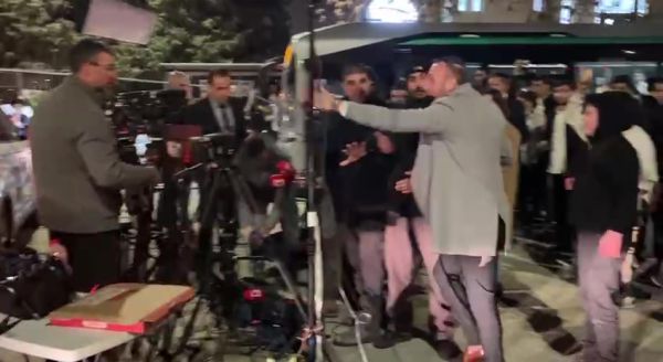 המשטרה עצרה חשוד בתקיפת צוות חדשות 13