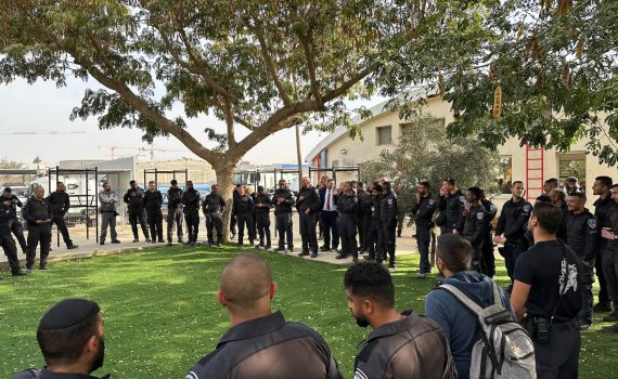 "משילות" או "גזענות"? עימות סביב הנטיעות בנגב