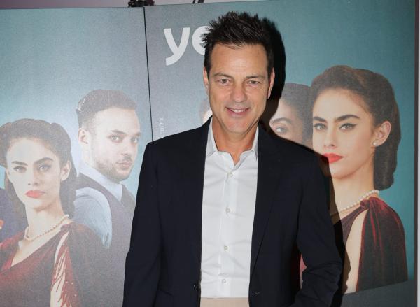 למה אקי אבני חושש מטלפון מאבא של אשתו?