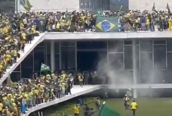 ”פשיסטים פנאטים”: מאות עצורים בברזיל, ביידן גינה