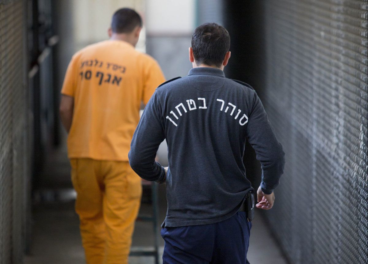 בכיר בשב"ס הוצא לחופשה בגין תלונות על הטרדה