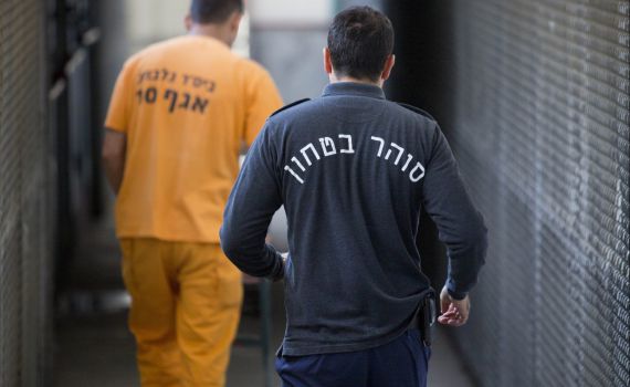 בכיר בשב"ס הוצא לחופשה בגין תלונות על הטרדה