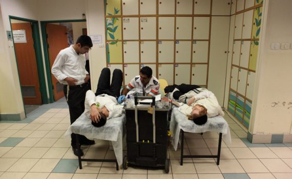 בוטלה ההגבלה לתרומת דם ליוצאי בריטניה