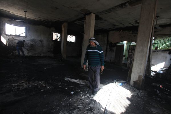 המשטרה חוקרת: רעולי פנים הציתו בית פלסטיני