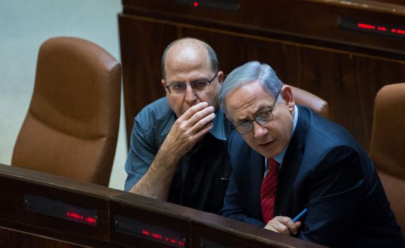 יעלון תוקף את נתניהו: "גרמניה של שנות ה-30"