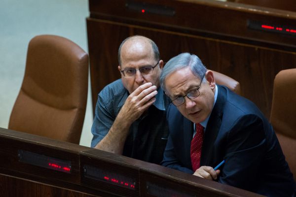 יעלון תוקף את נתניהו: "גרמניה של שנות ה-30"