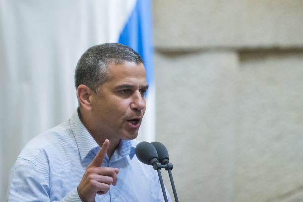 ינון מגל נגד נתניהו: פיגועים ורצח יהודים ימשכו