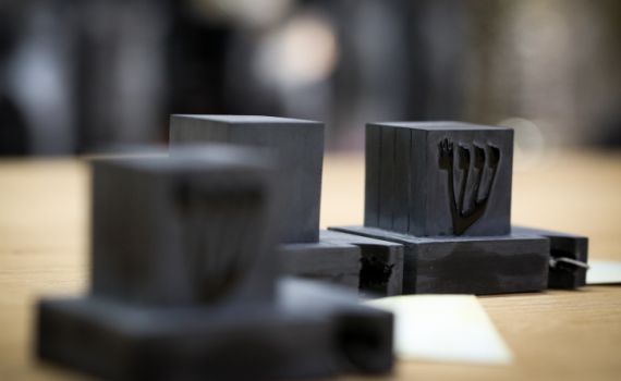 תפילין ומחשב נייד נגנבו מבית כנסת בכרמיאל|תיעוד