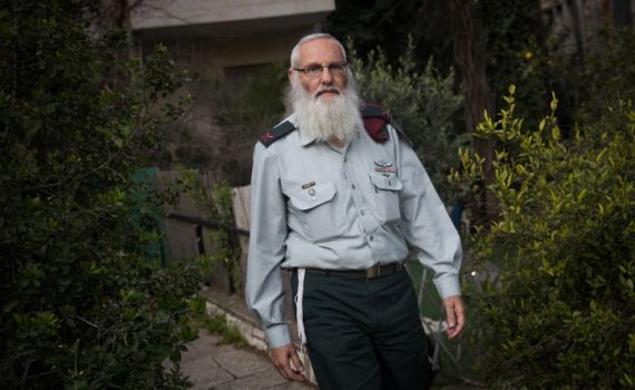 קשה להאמין שהרבנות הצבאית הוציאה ספר כזה