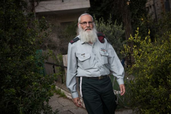 קשה להאמין שהרבנות הצבאית הוציאה ספר כזה