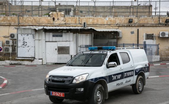 אחרי שביקר משפחת מחבל: השייח המסית נלקח לחקירה