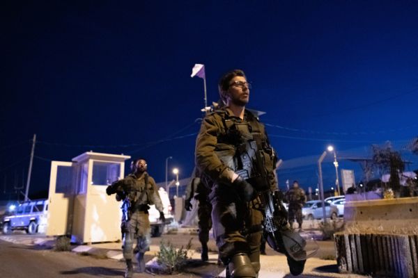 לוחם ירה לעבר משאית בצומת תפוח, אין נפגעים