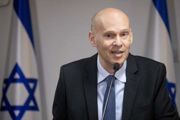 "נאשם הופך למאשים": פרקליט המדינה נגד נתניהו