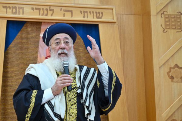 הרב עמאר במתקפה חריפה: "לא להשלים להם מניין"