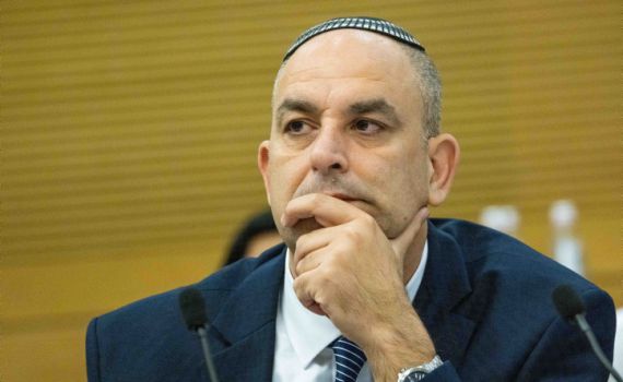 ראש העיר הסרוג מושך את חתימתו: "הוציאו דברים מהקשרם"