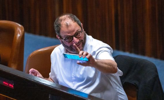 "נאצי מסריח": השר יגיש תלונה נגד עופר כסיף