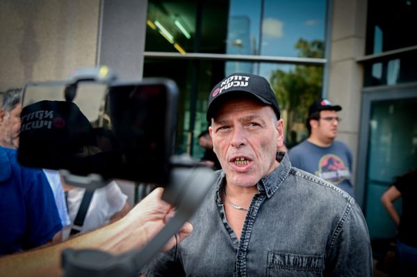 אראל סג"ל השתולל בשידור ונטש באמצע ראיון. האזינו