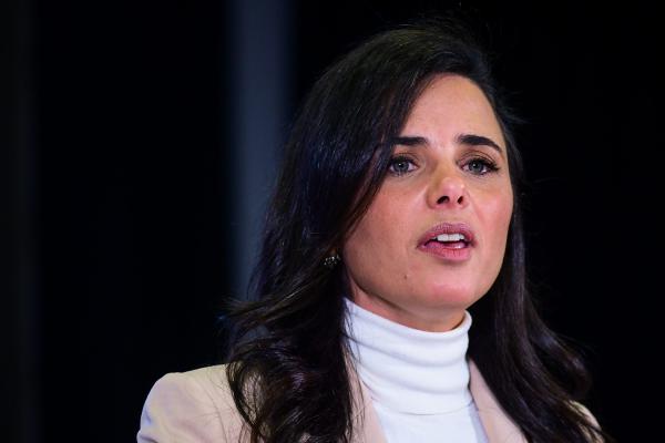 איילת שקד עולה למתקפה: "בצלאל חדל קשקשת, תתפטרו כבר"