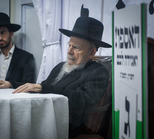 הרב הורה: בפוניבז’ יאכלו רק לחם, בלי ממרח