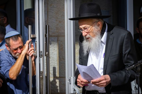 כך הרב טאו הגיב לדבריה של נחמה תאנה