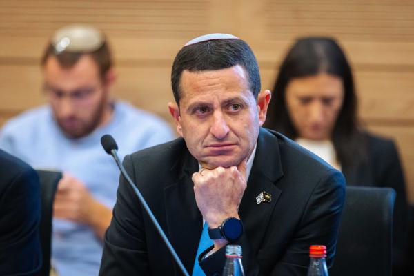 הח"כ הסרוג פוצץ ראיון: "את לא מתביישת?". האזינו