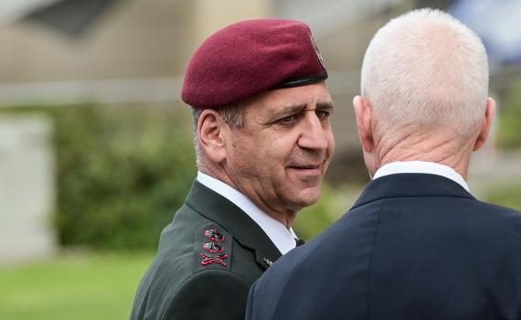 צפו: בקול חנוק, אביב כוכבי מודה לרעייתו יעל