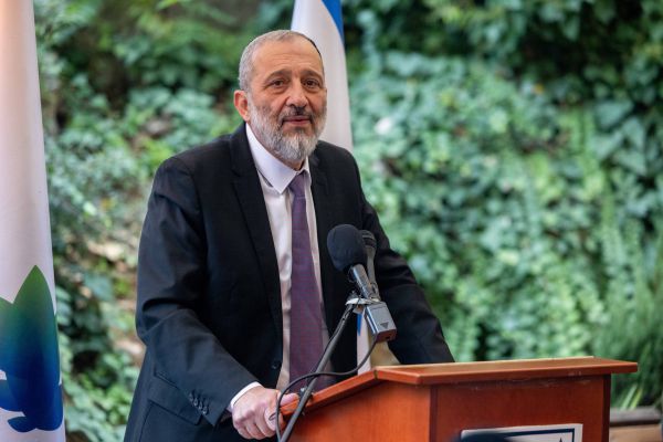 דרעי ליועמ"שית: פעלי בכדי לשלול אזרחות ממחבלים