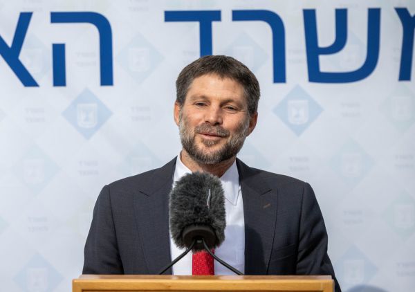 סמוטריץ' מסביר את ההרס בגבעות: "זה סוג של מחטף"